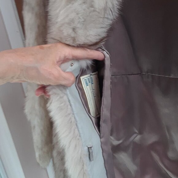 Genuine Mink Coat from Hudson's Bay Company - Picture 7 of 10